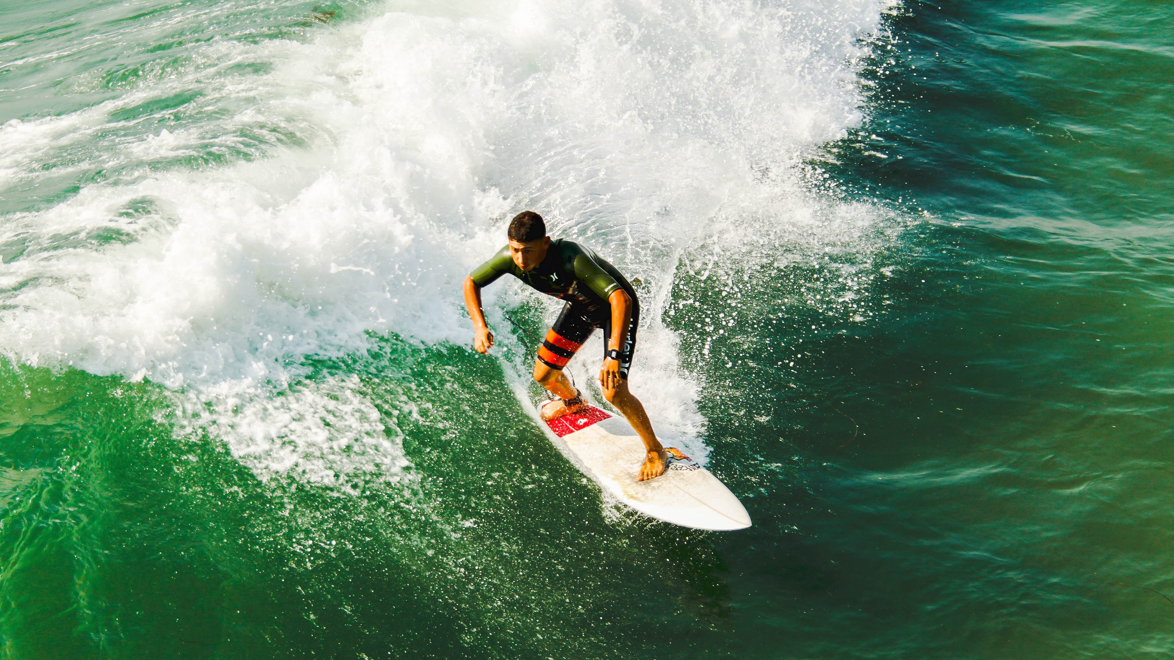 巴萨控球率高达75%，逐步蚕食对手防线，巴萨传控进球