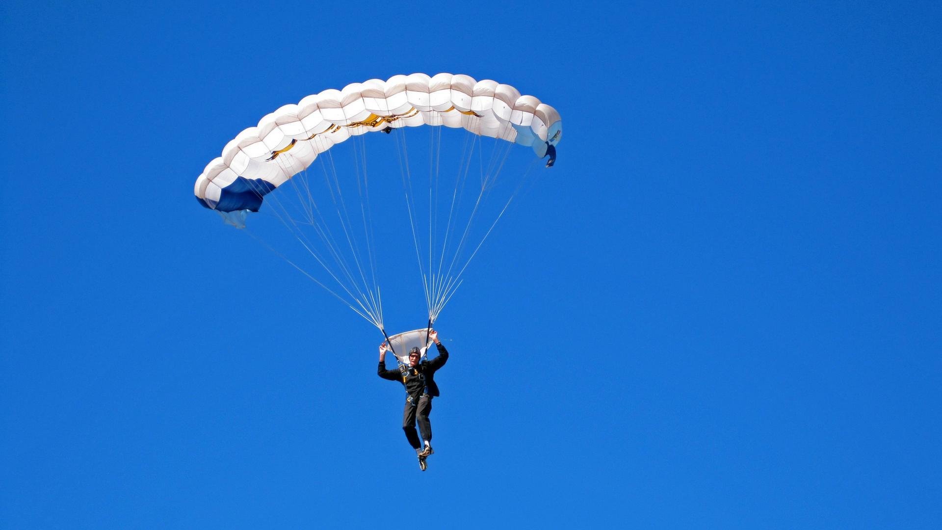 电子竞技英雄联盟赛事，电竞成为新宠，lol电子竞技大赛