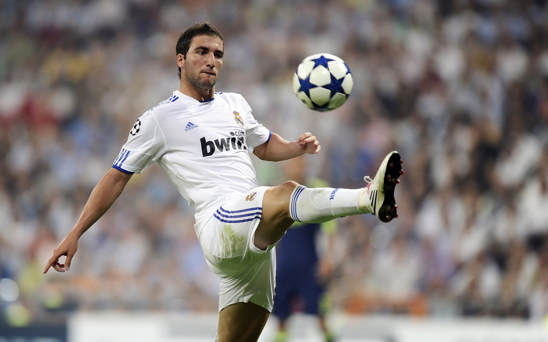 雅各布·因格雷布蝉联男子100米金牌，雅各布百米